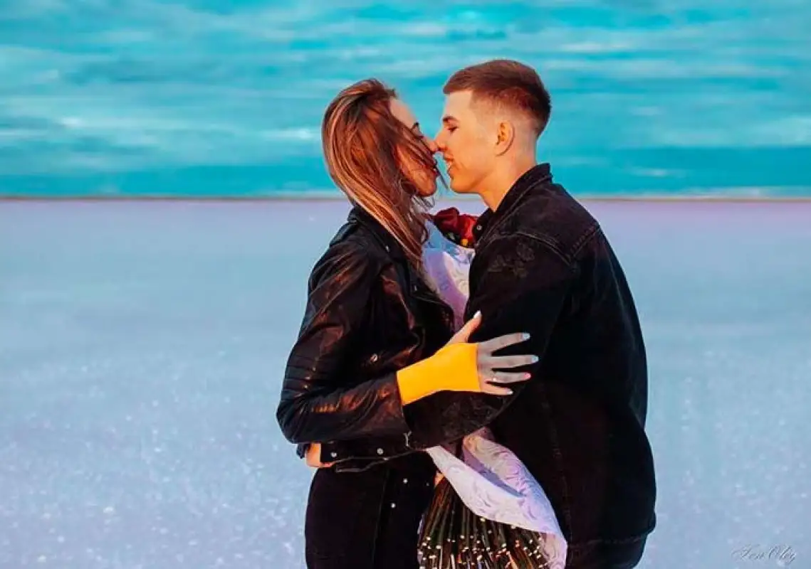 Игрок "Барыса" сделал красивое предложение руки и сердца. Видео