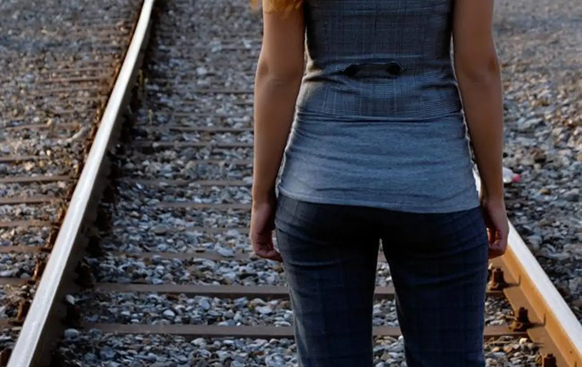 "Анна Каренина" из Шымкента: девушка хотела броситься под поезд