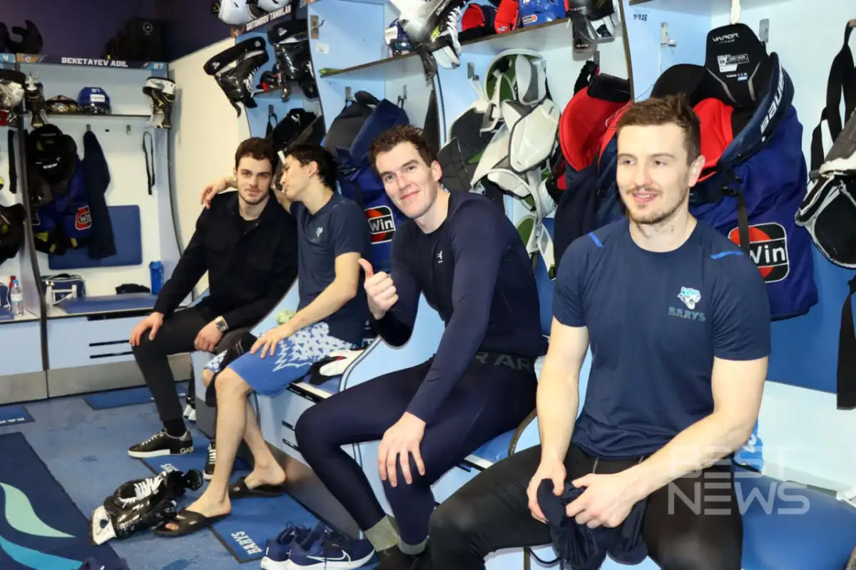 Только на Bestnews.kz: "горячая" предновогодняя раздевалка ХК Барыс 