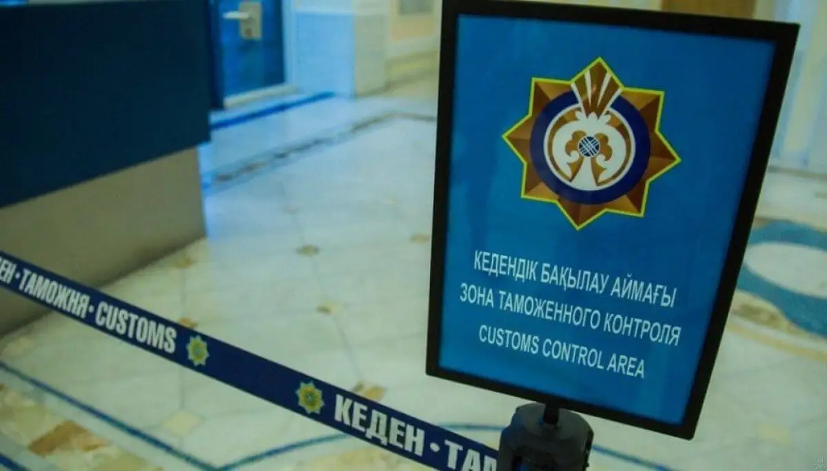 Налоговикам Казахстана хотят увеличить зарплату и одеть в униформу