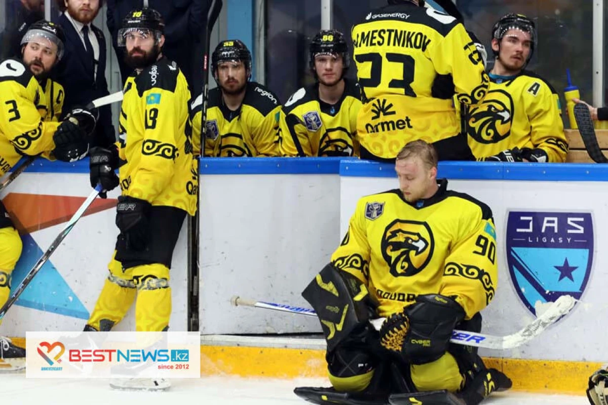 Расстроенные игроки "Сарыарки"