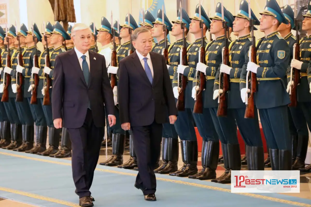 Президент Казахстана встретил То Лама в Акорде