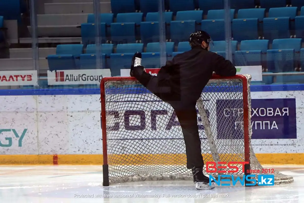 Волочковой и не снилось: куда полез арбитр для разминки