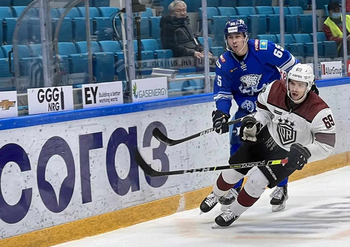 Старченко разыгрался: "Барыс" ведет перед третьим периодом в игре "Динамо" Рига