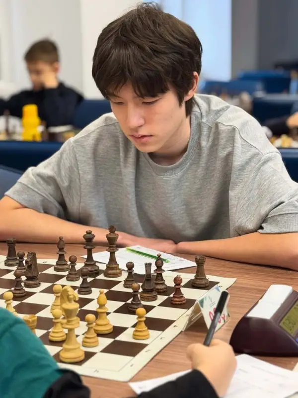 "Dior" выбрал шахматиста из Атырау в качестве модели