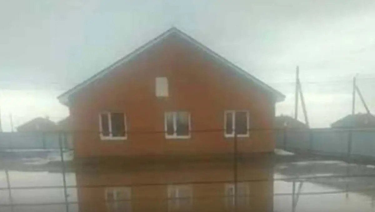 Причины подтопления новых домов для погорельцев назвали в Костанайской области
