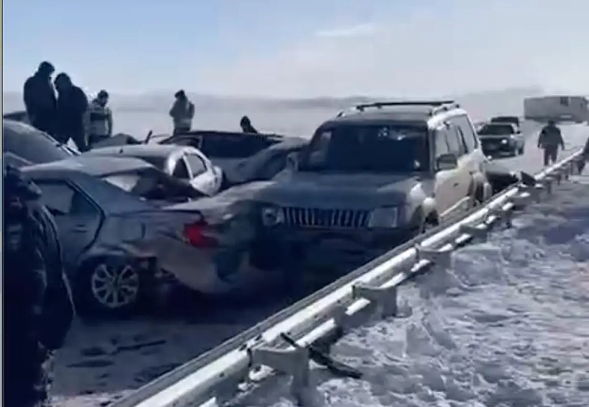 Новое массовое ДТП – 19 авто столкнулись в Карагандинской области