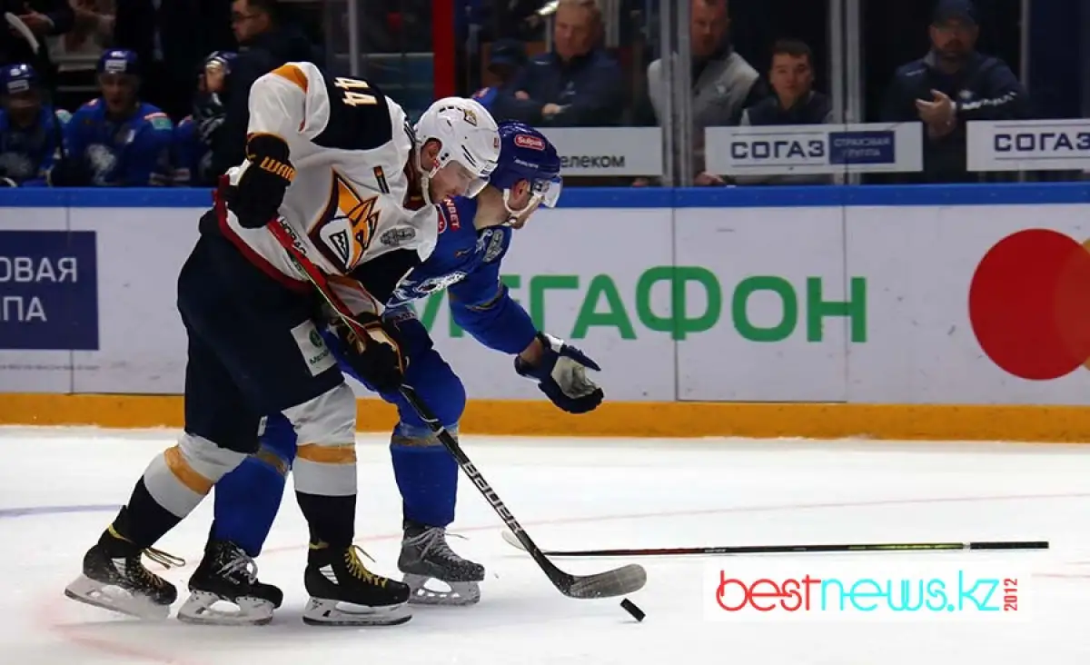 Барыс пропустил три шайбы от Металлурга во втором периоде