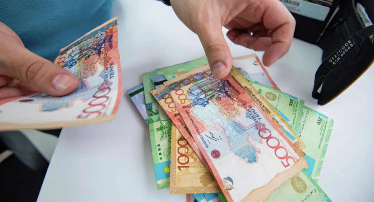 Более 1 млн казахстанцев получат выплаты за продуктово-бытовые наборы