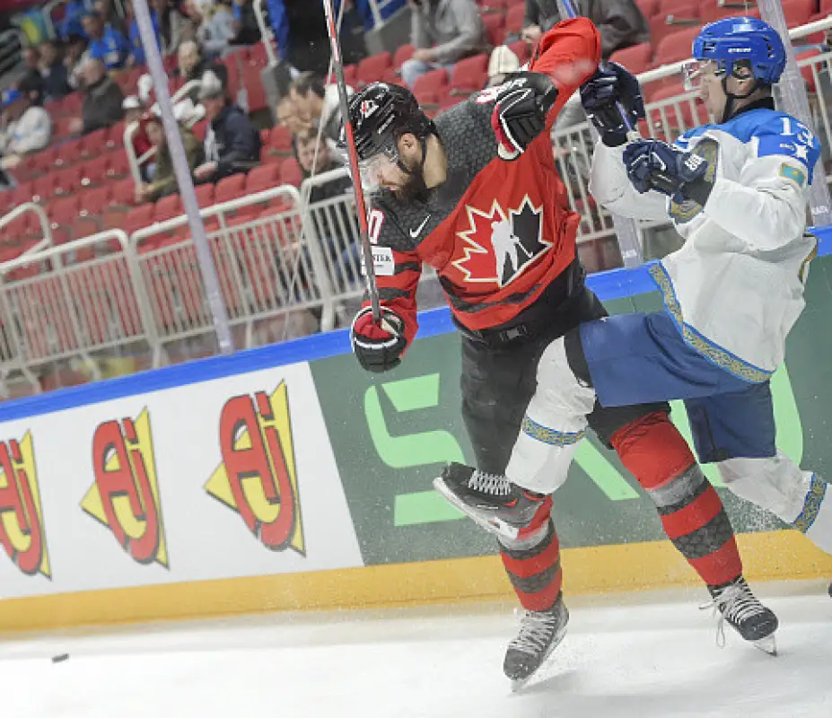 Сборная Казахстана приблизилась к зоне вылета из ТОП-дивизиона после проигрыша Канаде