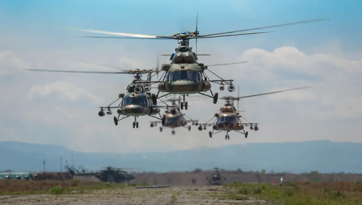 В Казахстане военным летчикам повысили зарплату, на очереди военные медики