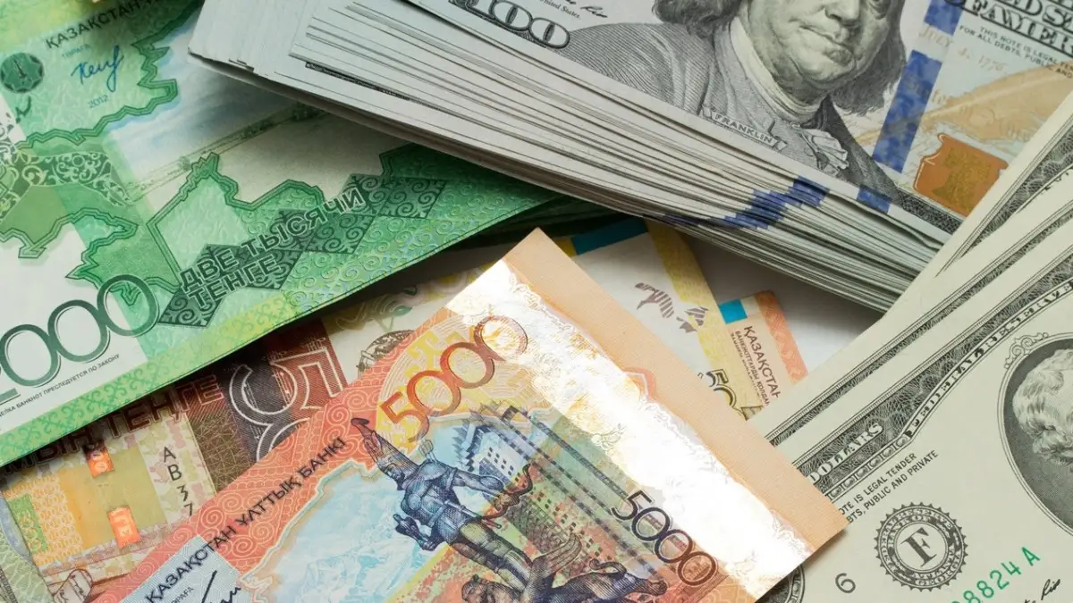 Доллар продолжил снижение на торгах