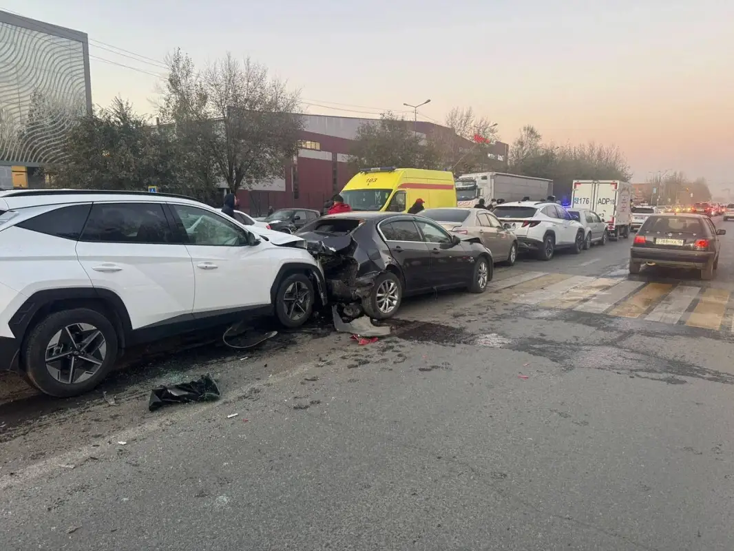 В Семее произошло в аварию попали пять автомобилей