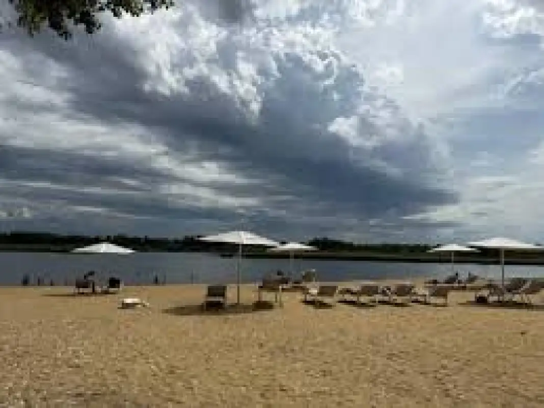 Два министерства вступились за учителей, отправленных в Костанае дежурить на пляж 