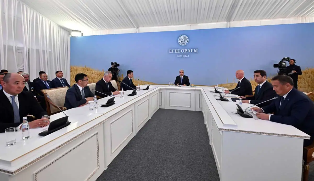 Президент Казахстана поручил ускорить внедрение цифровых технологий в сельское хозяйство