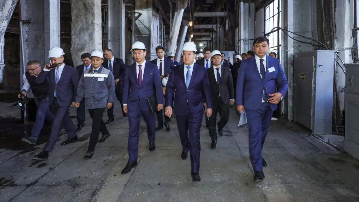 Смаилову показали промышленные объекты в Туркестане и ТЭЦ в Кентау