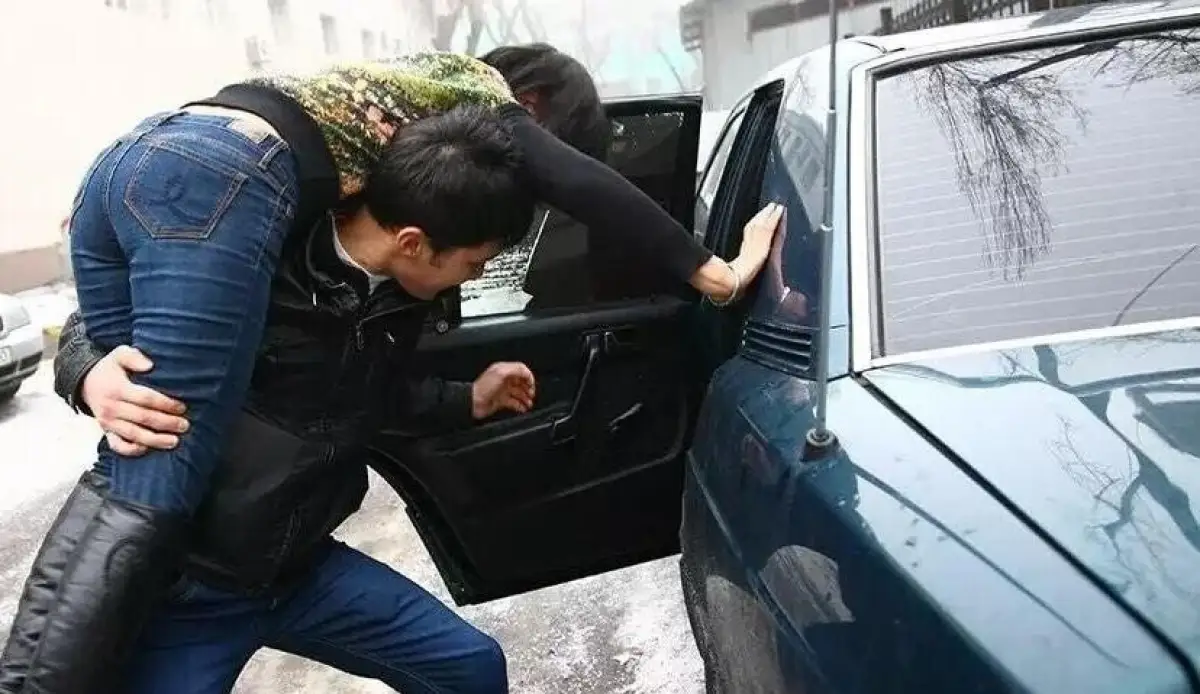 Токаев подписал закон с наказаниями за кражу невест и дропперство