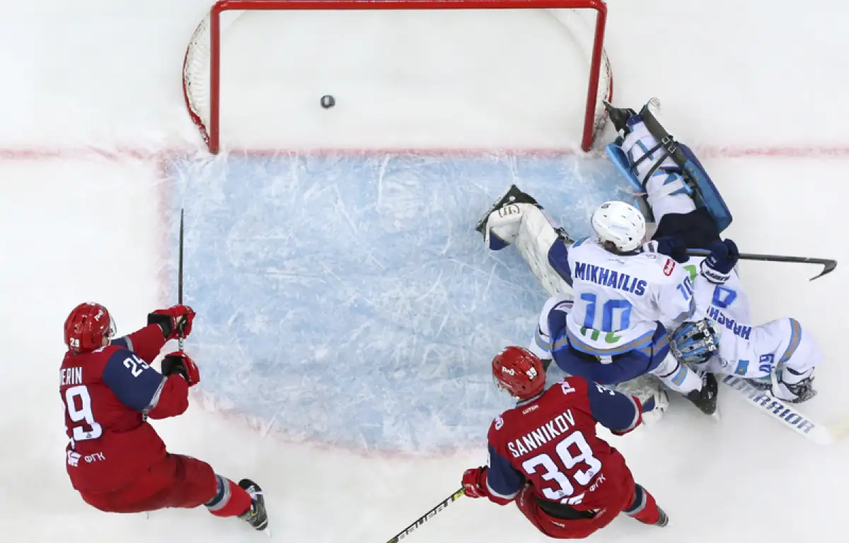 Барыс в овертайме уступил Локомотиву, ведя в счете 2:0