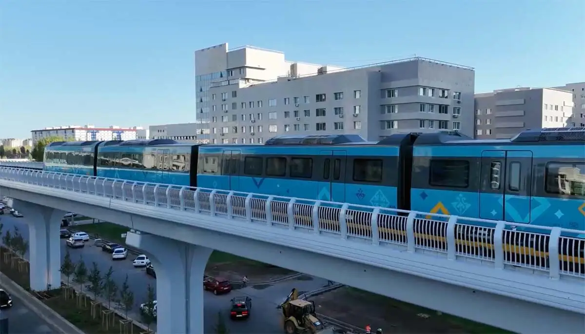 В Астане пустили по рельсам вагоны LRT