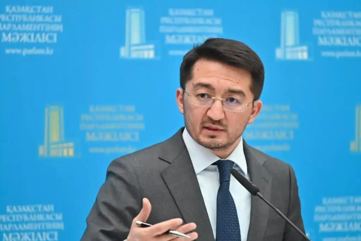 Жаслан Мадиев сравнил скорость доступа в Интернет в Казахстане и ОАЭ