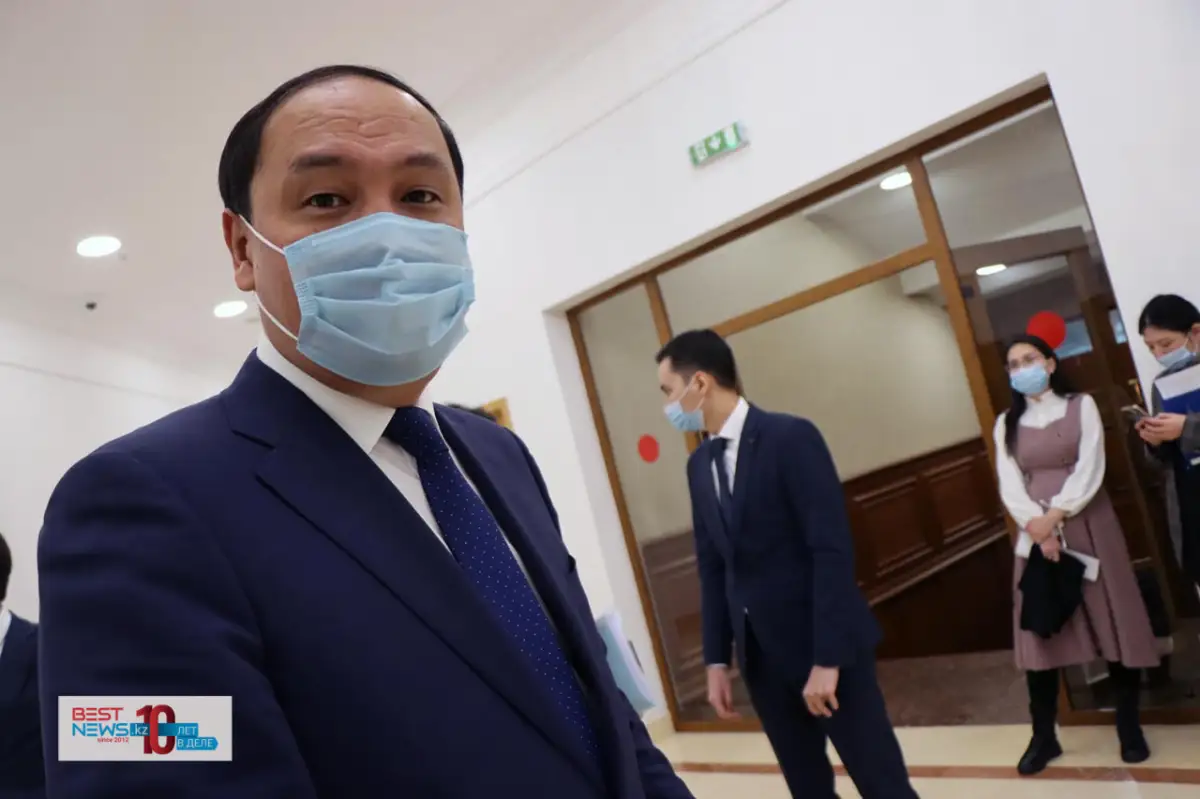 Как акимы и министры заходили на заседание Правительства с Главой государства