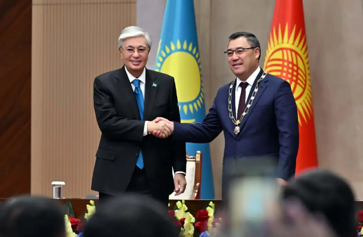 «Знак особого уважения»: Президент Казахстана наградил главу Кыргызстана орденом «Алтын Қыран»