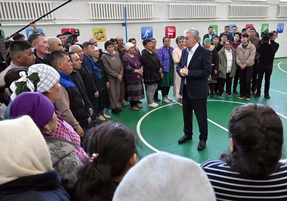 Президент Казахстана встретился с пострадавшими от паводков