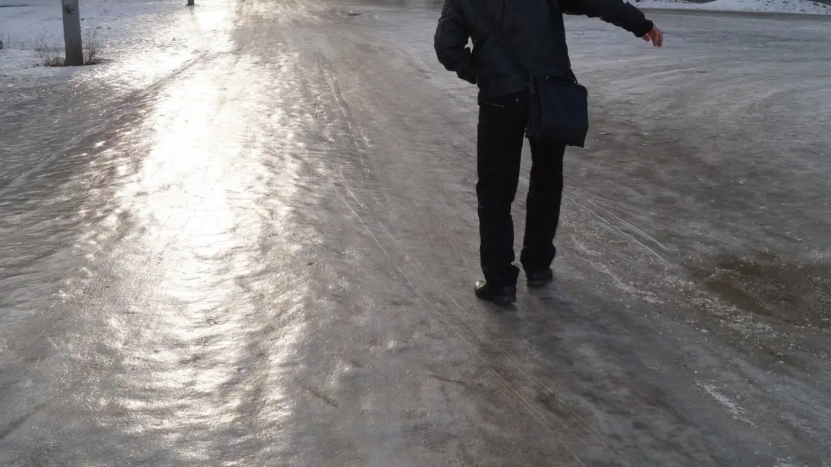 После дождя - гололёд: спасатели предупредили столицу и 6 областей РК