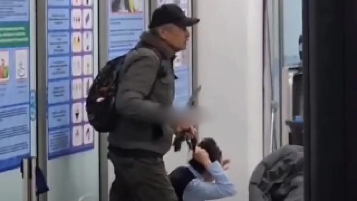 Напавшему на девушку в аэропорту Алматы 67 лет