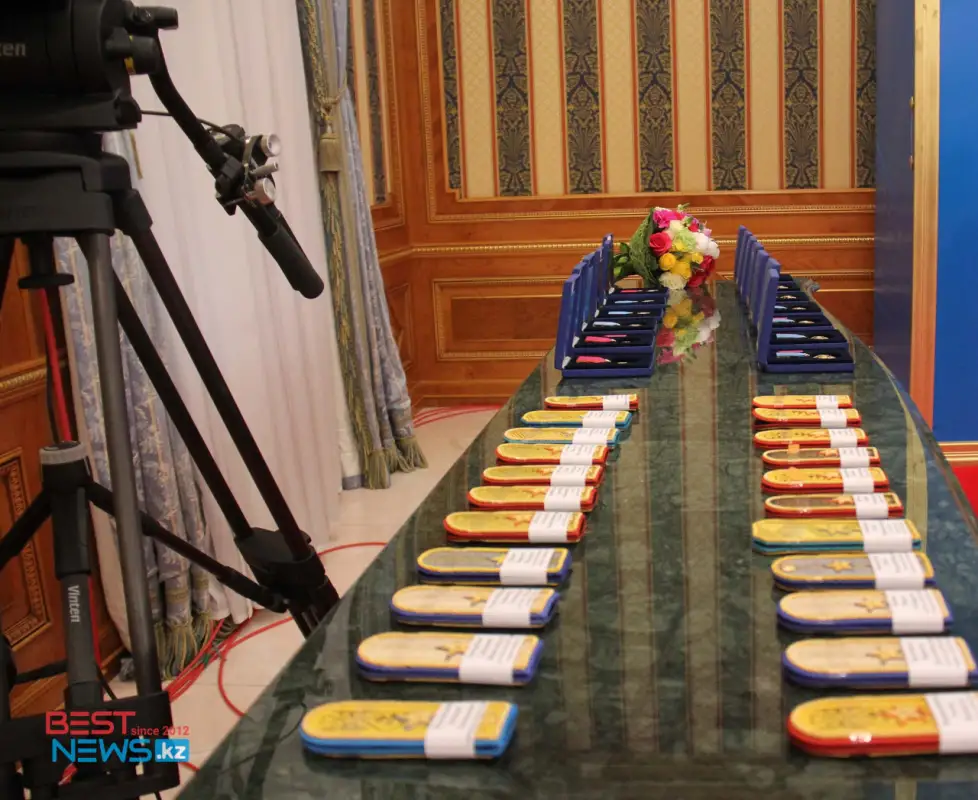 Президент Казахстана присвоил высшие воинские и специальные звания – Указ