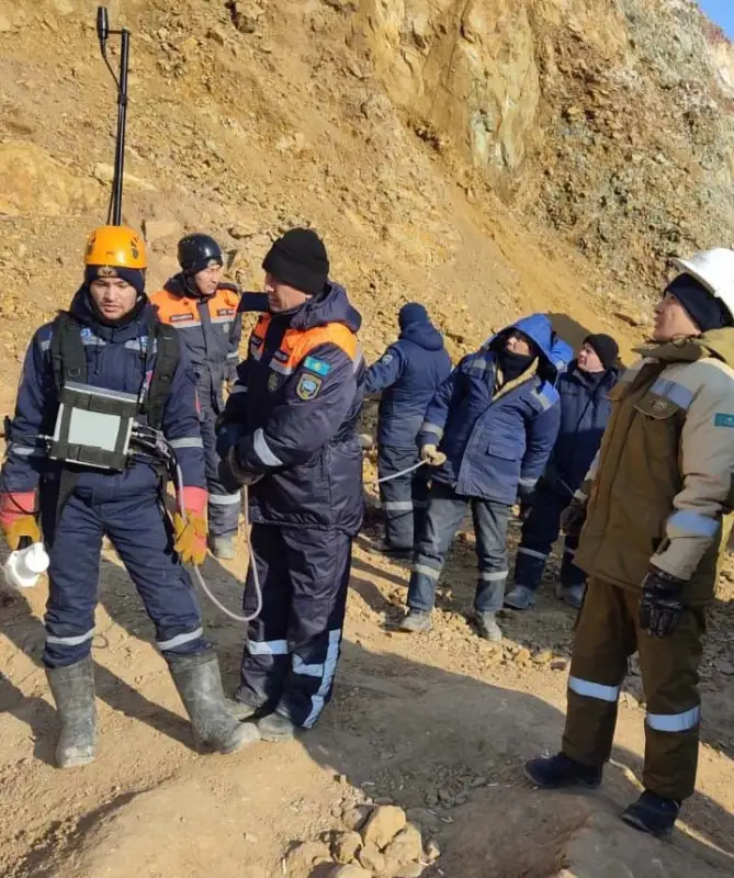 «Возникла угроза»: поиск упавшего автобуса в Павлодарской области приостановлен