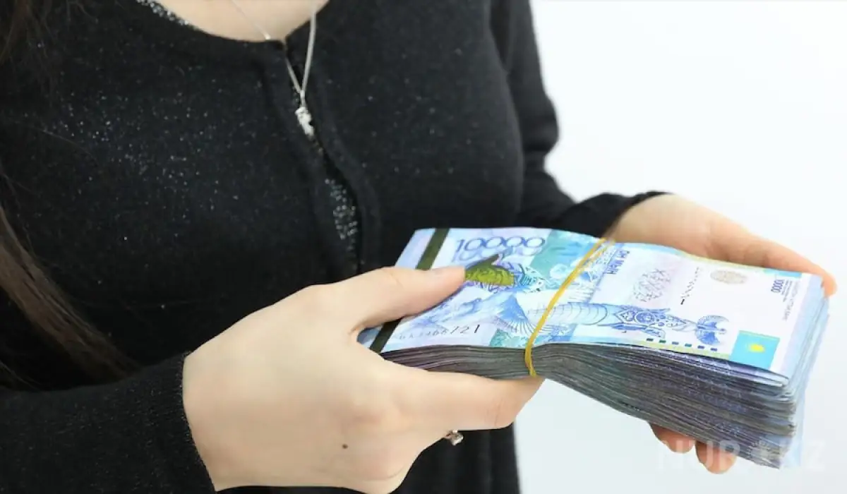 В столице проститутка похитила у клиента смартфон и 600 тысяч тенге