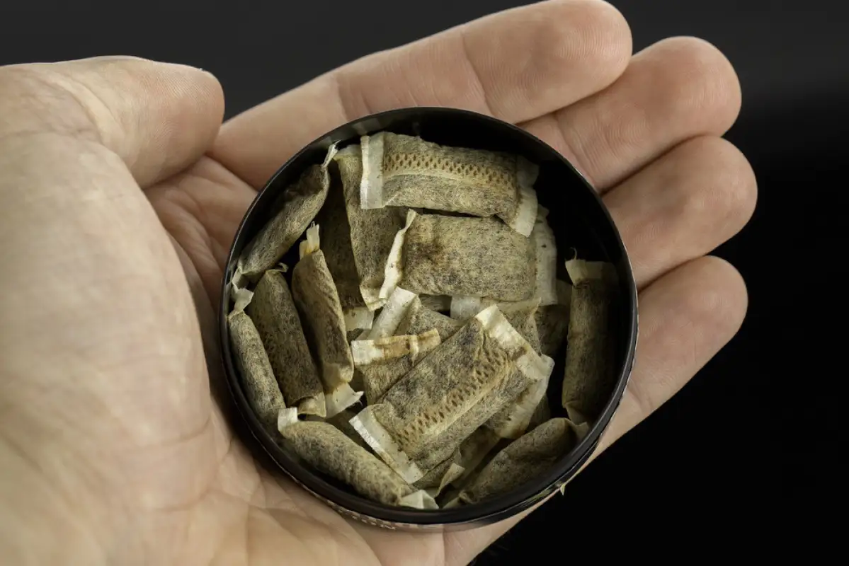 В Казахстане предложили запрет на продажу снюса