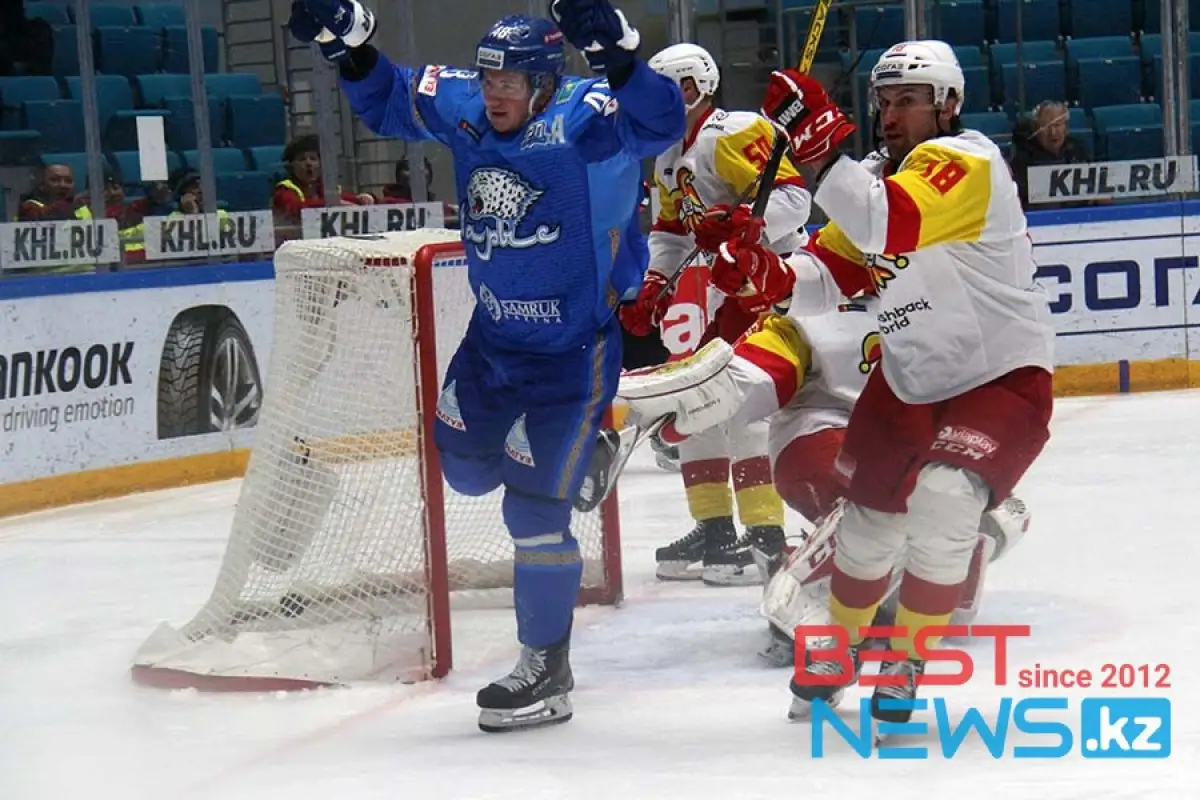 Супер-Старченко: нападающий "Барыса" назван лауреатом недели КХЛ