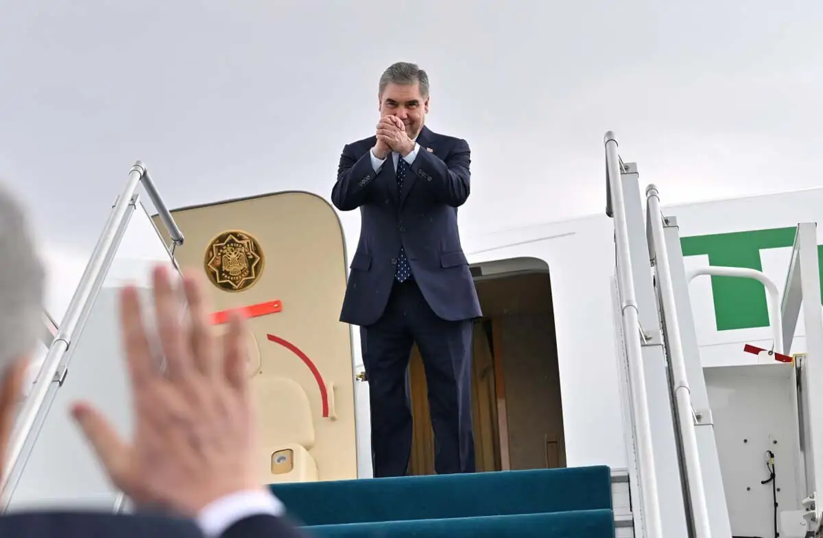 Президент Казахстана проводил Гурбангулы Бердымухамедова 