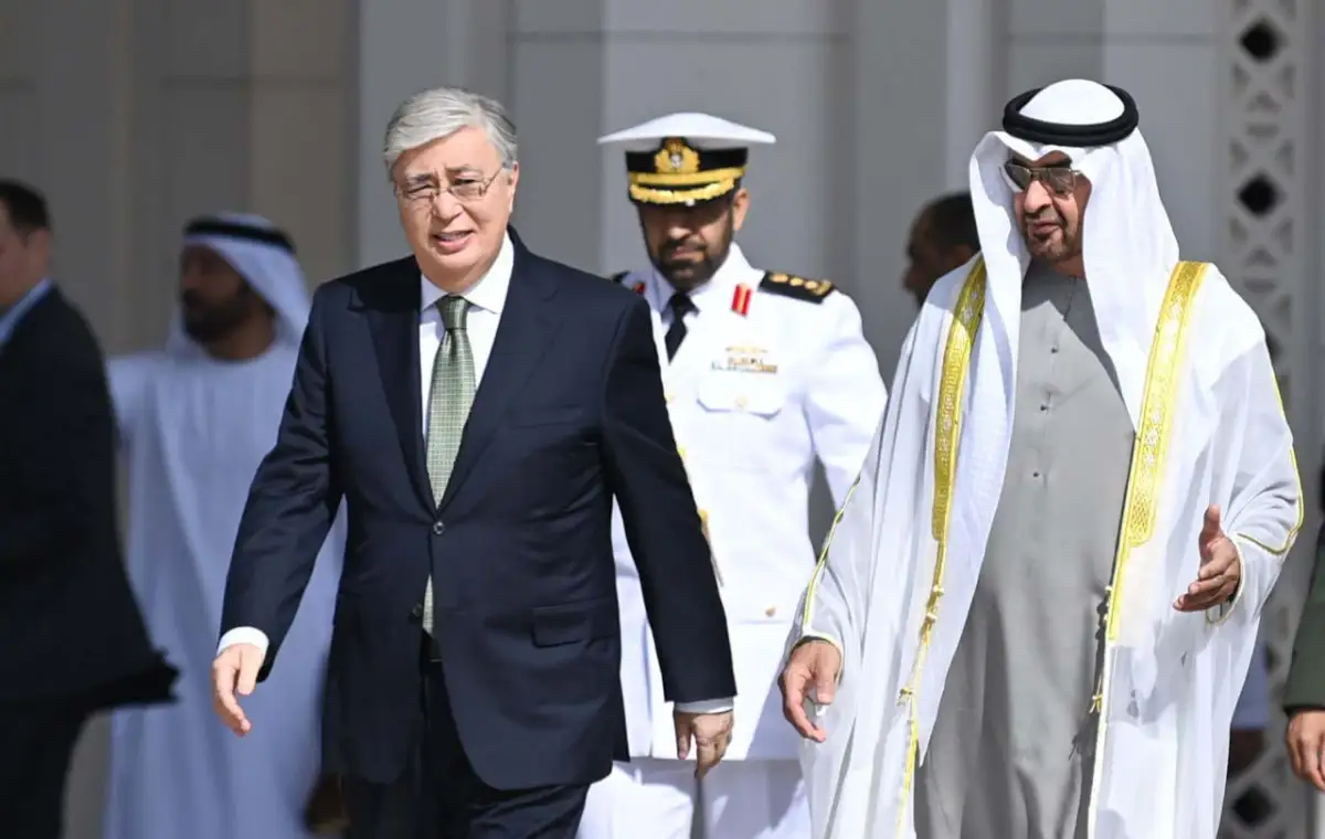 В честь прибытия Президента Казахстана в Абу-Даби дали 21 залп – фото