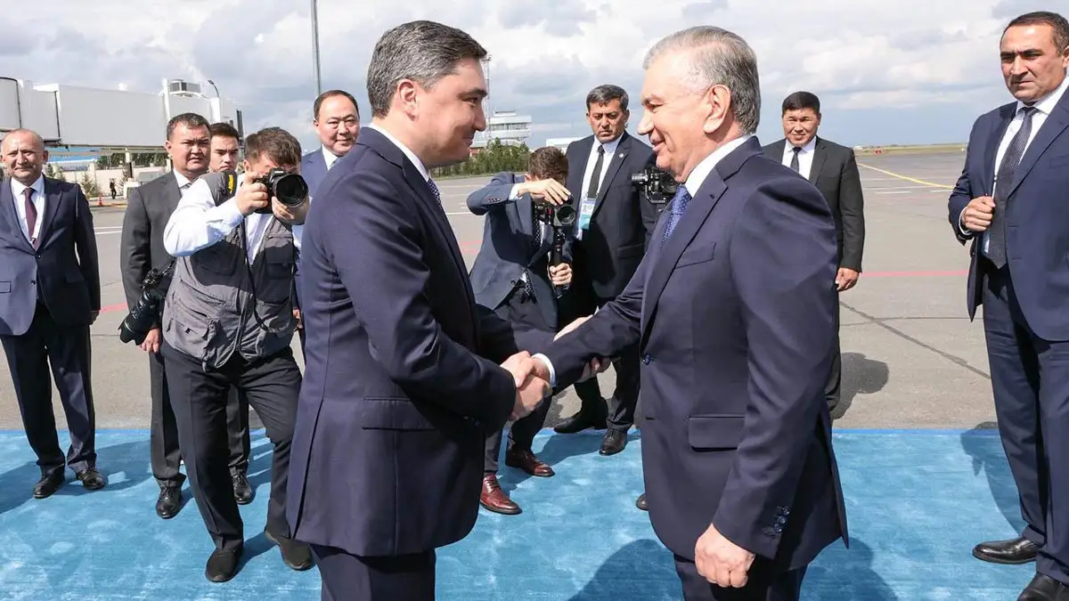 Президент Узбекистана прибыл в Астану