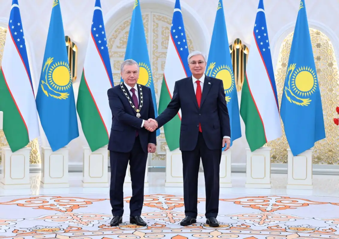 Касым-Жомарт Токаев наградил Шавката Мирзиёева орденом «Алтын Қыран»