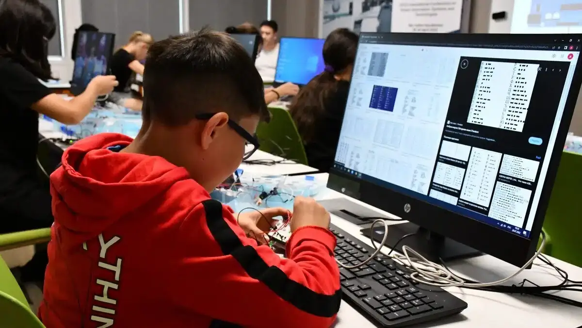 МЦРИАП просит акиматы подключить школы Казахстана к Интернету