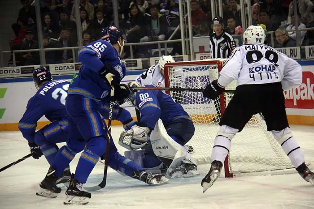 Барыс победил Трактор при аншлаге на Алматы Арена