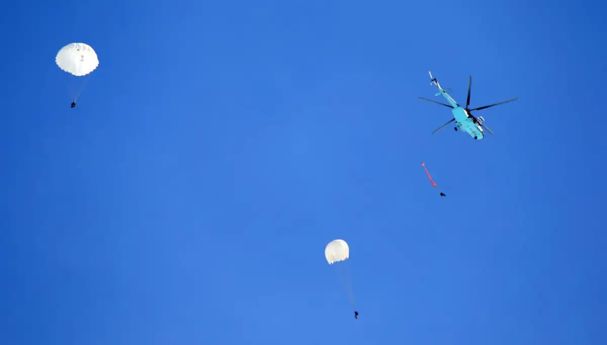 Фотоновости 27 марта: завод KIA, десантники, МЧС 