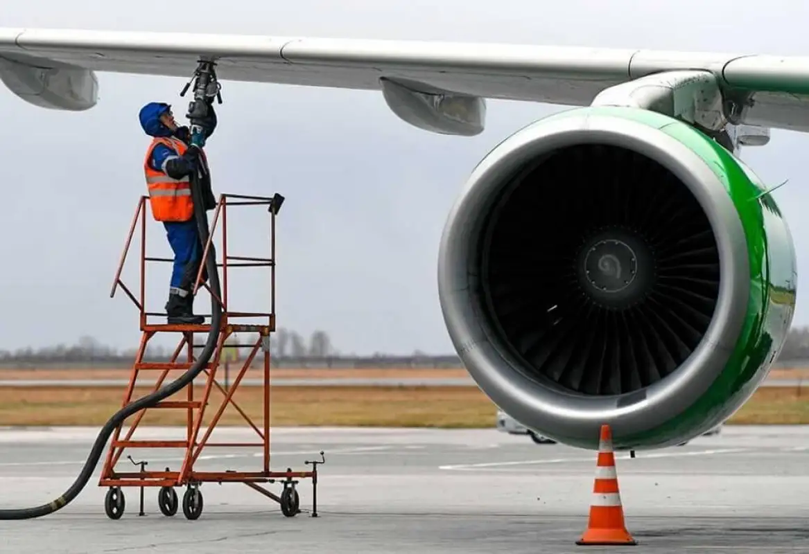 "Планируем «уронить» цены на авиатопливо" - вице-министр Туткышбаев