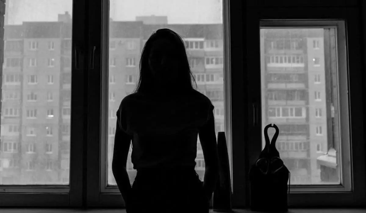 В Алматы школьница прыгнула с 13-го этажа