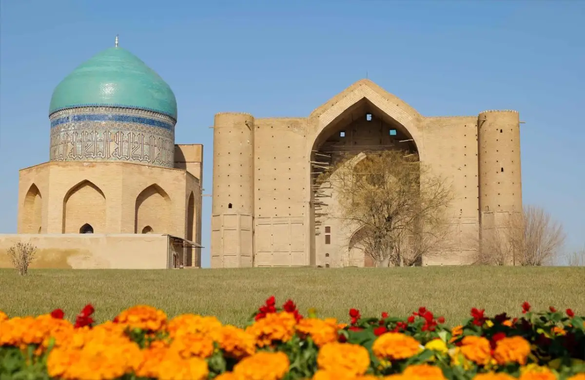 Глава государства прибыл в Туркестанскую область