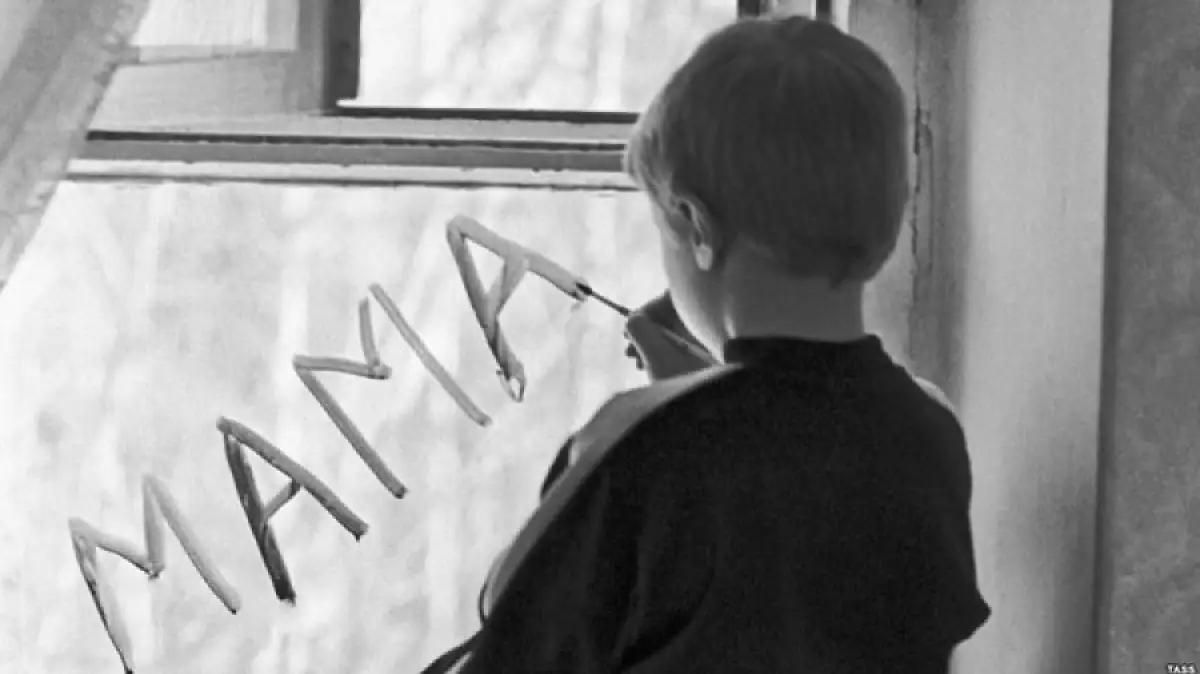 В Экибастузе женщина сдала троих детей в детдом и лишилась квартиры