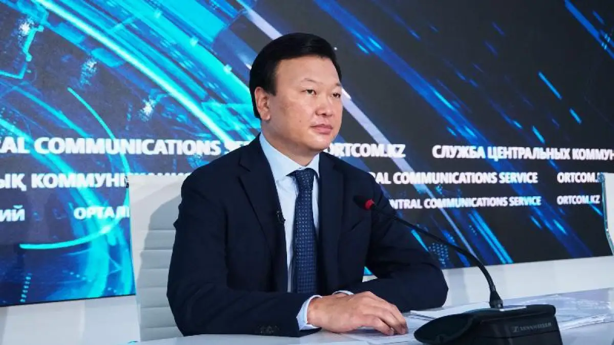 Алексей Цой о ситуации с COVID19 и ревакцинации: смотрите LIVE 