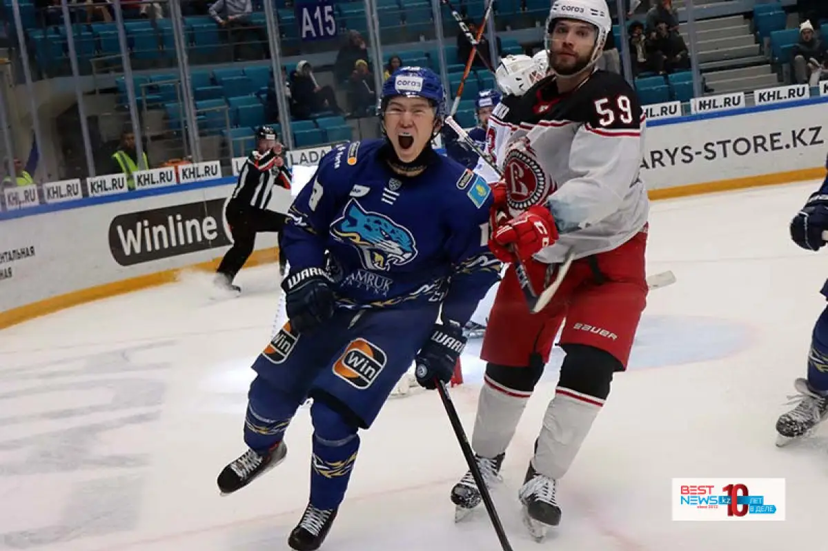 Счастливые эмоции Динмухамеда Кайыржана после забитого гола - фото