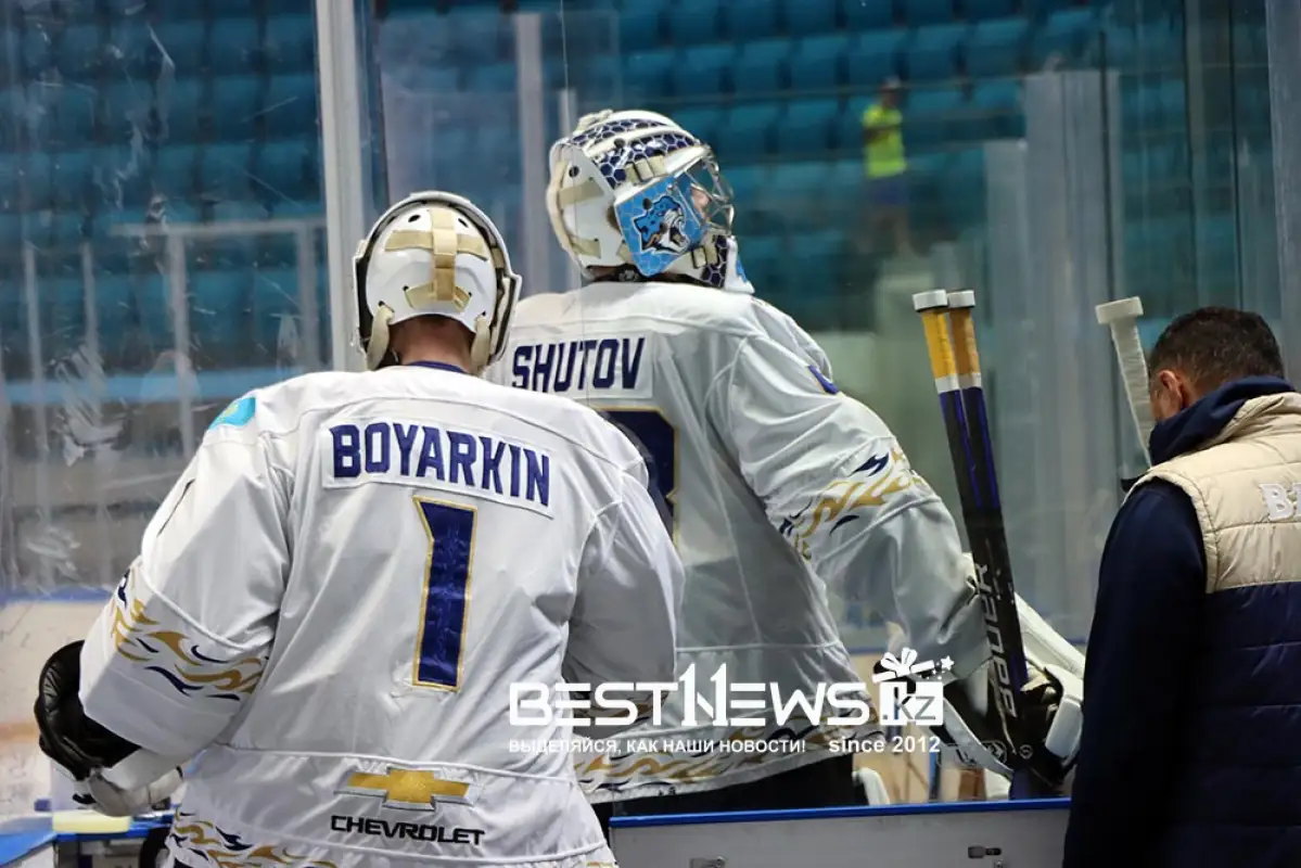 Барыс продлил контракт с одним из вратарей