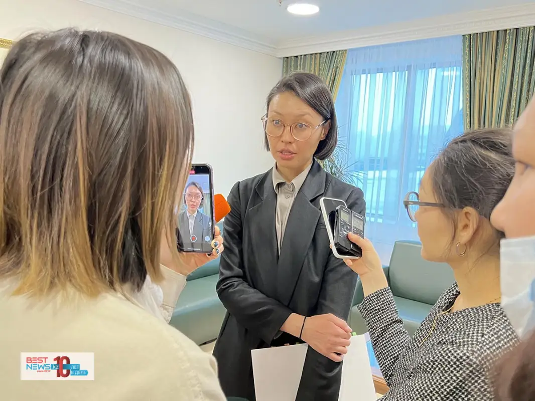 «Очень культурная»: глава Минэкологии Зульфия Сулейменова взяла кошку из приюта