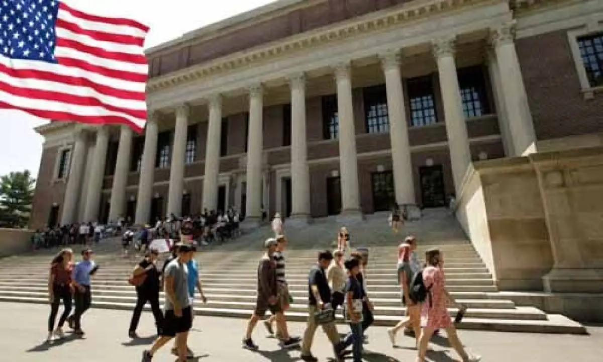 В МИД дали совет казахстанским студентам в связи с визовыми проблемами